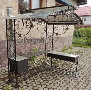 Кованый мангал с крышей и печкой под казан Кованый мангал с крышей и печкой под казан